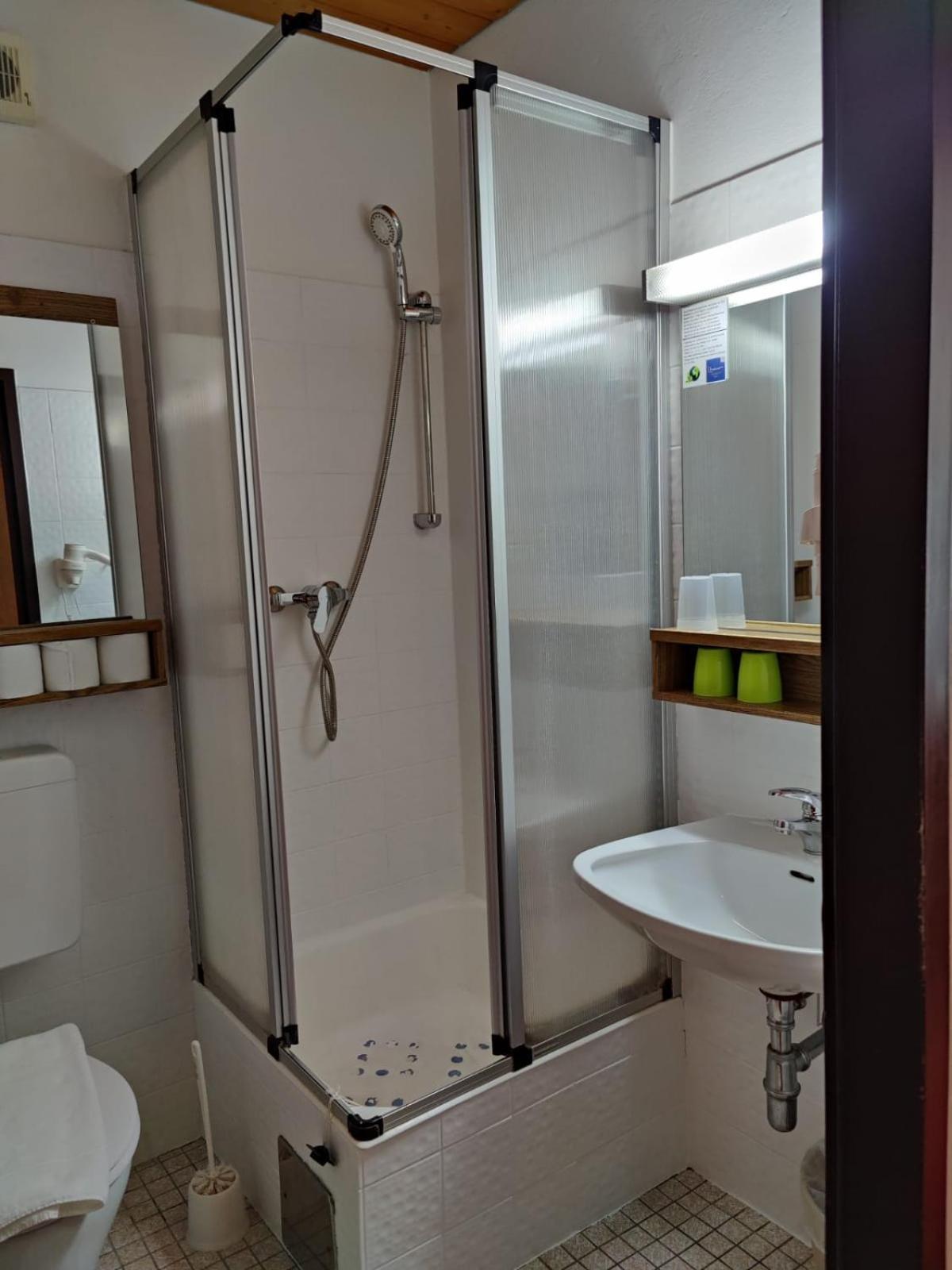 Hotel Lindwurm บัดกอยเซิร์น ภายนอก รูปภาพ