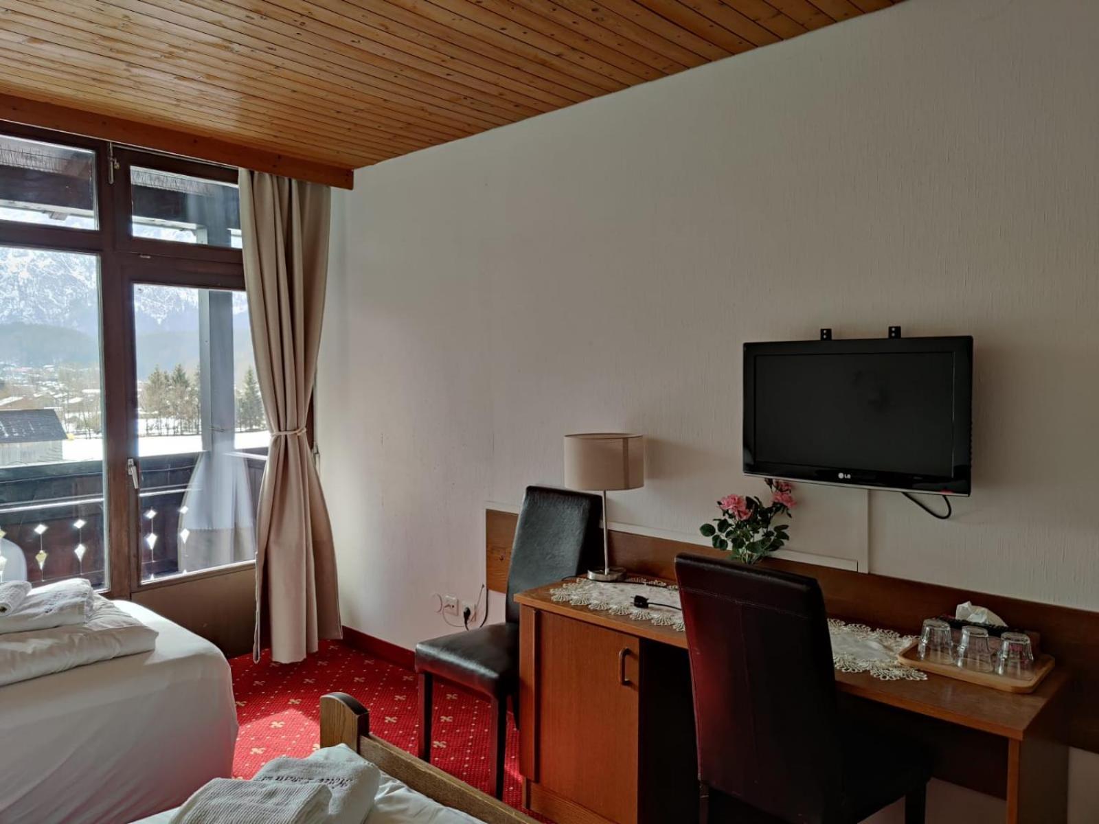 Hotel Lindwurm บัดกอยเซิร์น ภายนอก รูปภาพ