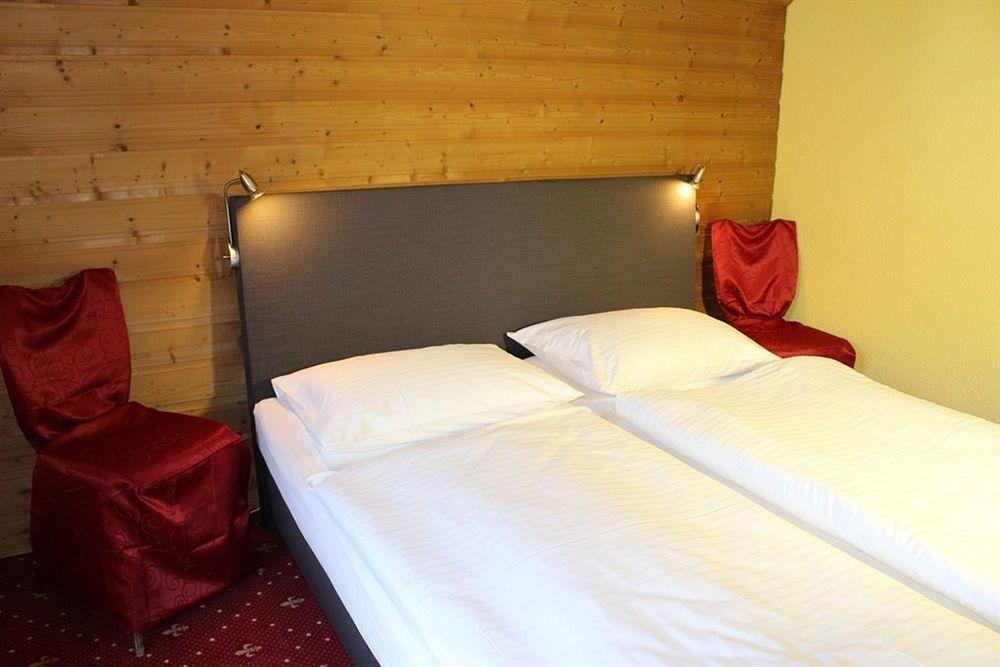 Hotel Lindwurm บัดกอยเซิร์น ภายนอก รูปภาพ