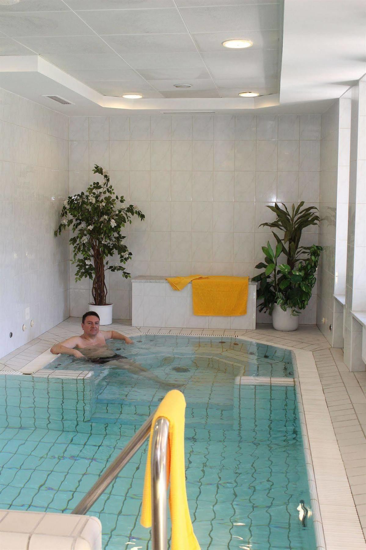 Hotel Lindwurm บัดกอยเซิร์น ภายนอก รูปภาพ